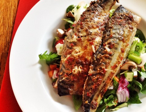 Hearty salad with mackerel